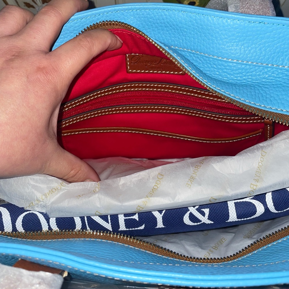 Dooney & Burke Large Shooper & framed coin purse - Picture 9 of 12